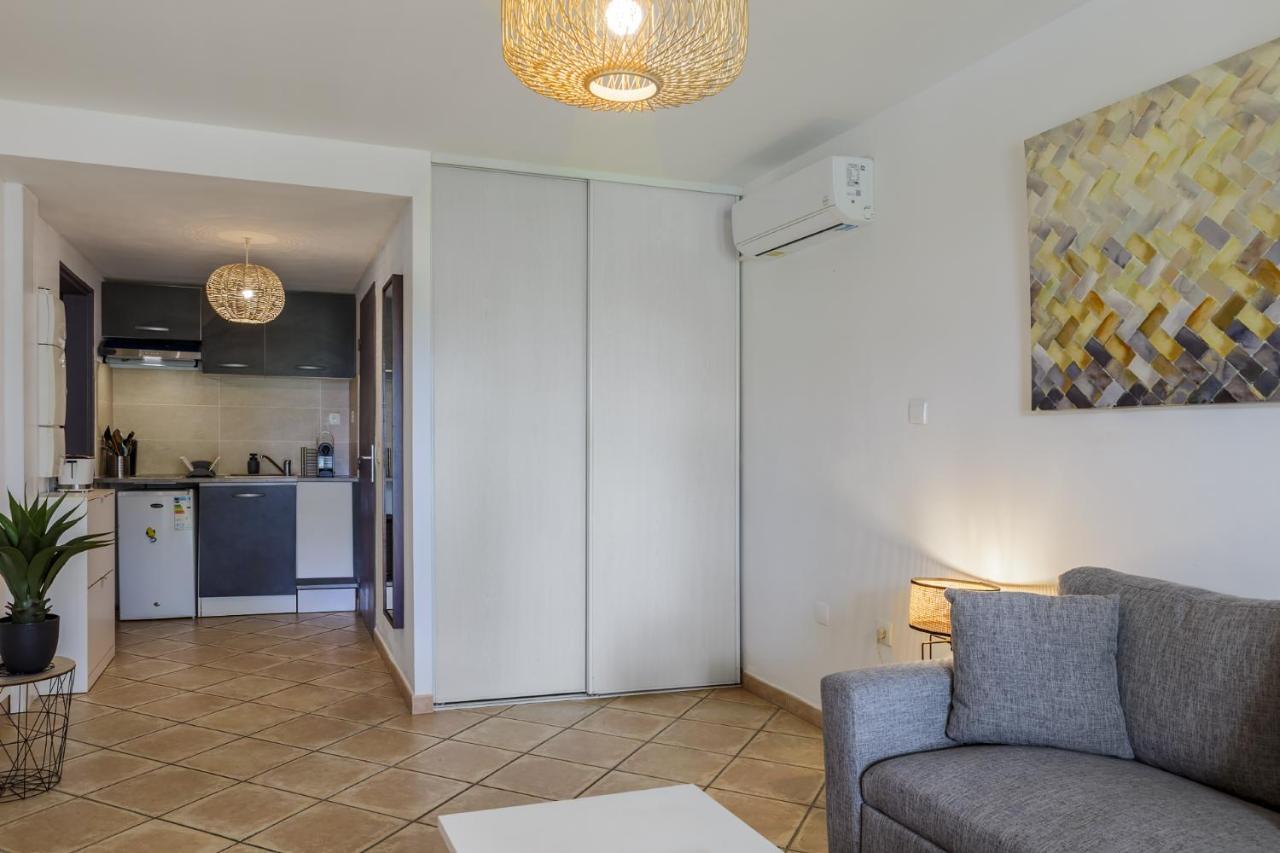 Le Saint-Gilles - Studio A St-Gilles-Les-Bains - Situe Dans Residence Privee Avec Piscine Exterior foto