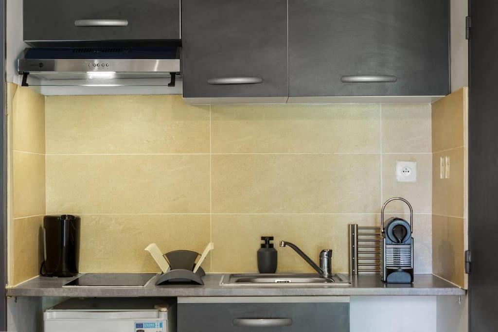 Le Saint-Gilles - Studio A St-Gilles-Les-Bains - Situe Dans Residence Privee Avec Piscine Exterior foto